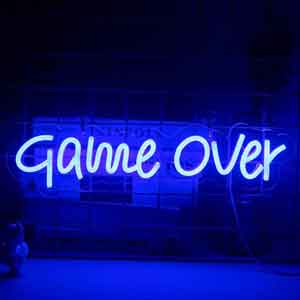 Letrero de neón Game Over. Letreros luminosos con luces LED de colores para habitación gamer. Muebles gamer.