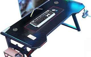 Escritorio gaming con luces LED, Arhams. Año 2024.