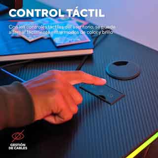 Control táctil de las luces LED en la mesa gamer de Trust.
