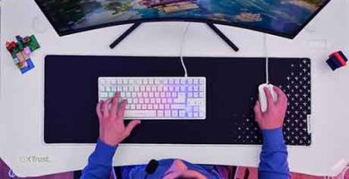 Mesa gamer Trust GXT 709W Luminus. Imagen de la superficie del escritorio.